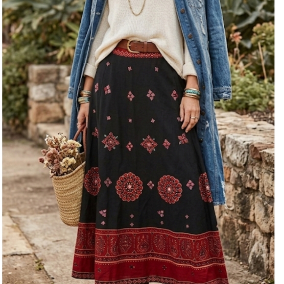 Willi Smith Dresses & Skirts - Willi Smith Maxi Skirt Sz 6 Black & Red Indian Sari-Style W/ Embroidered Mirrors